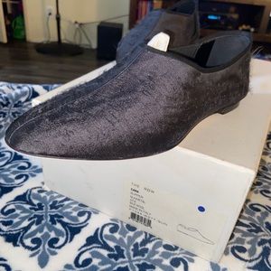 The row cara  slipper  NWT